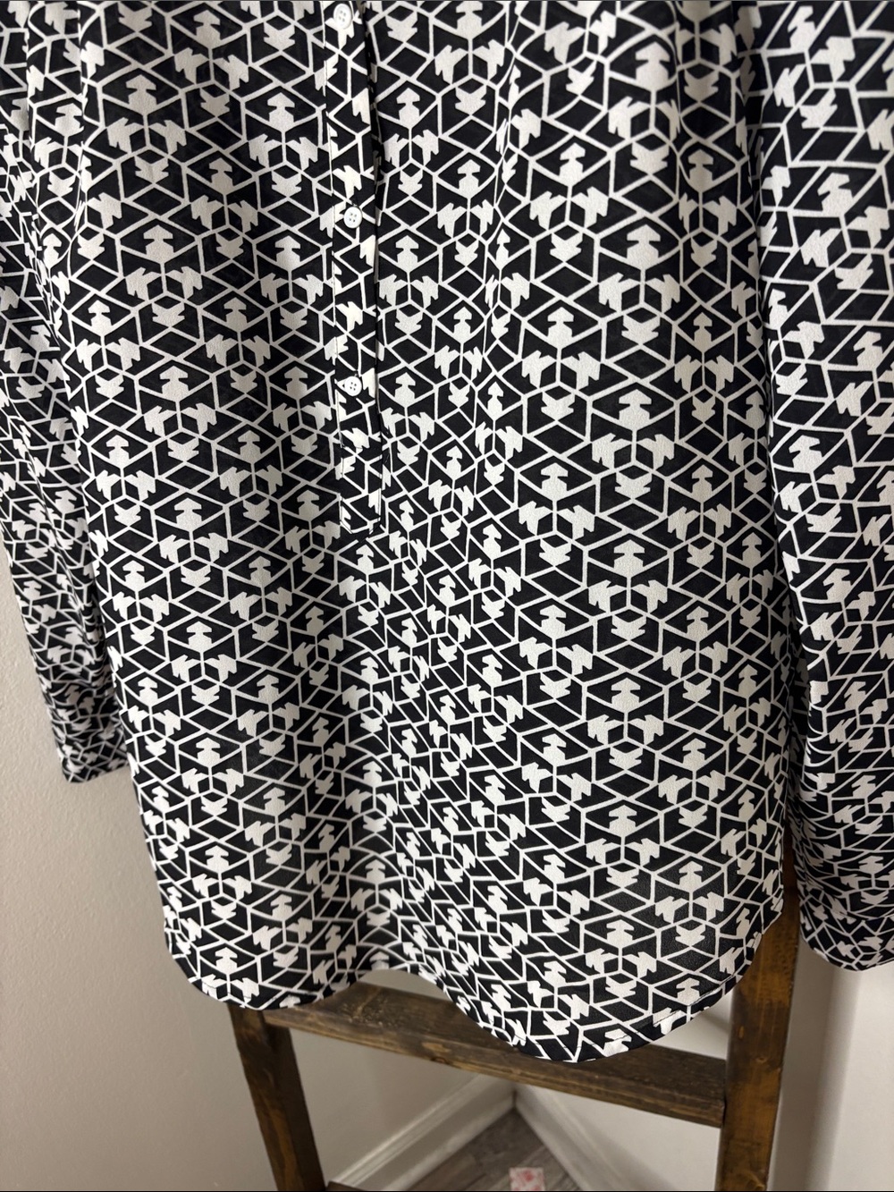 J. Crew Black and White Geometric Button-Down Shirt Size S - Picture 3 of 4